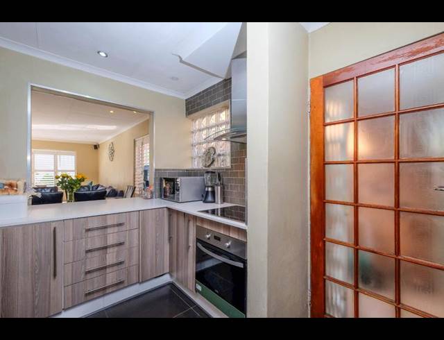 3 BEDROOM TOWNHOUSE FOR SALE IN FLORIDA GLEN